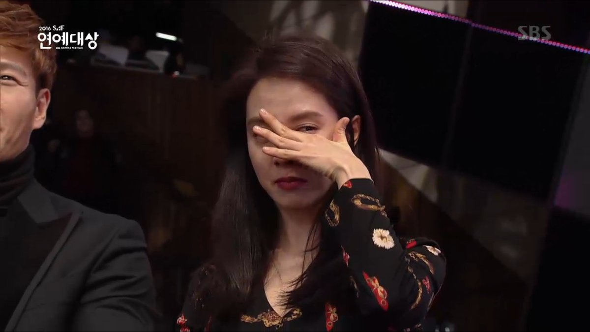 Song Ji Hyo khóc nức nở trong bài phát biểu về Running Man của Lee Kwang Soo - 3