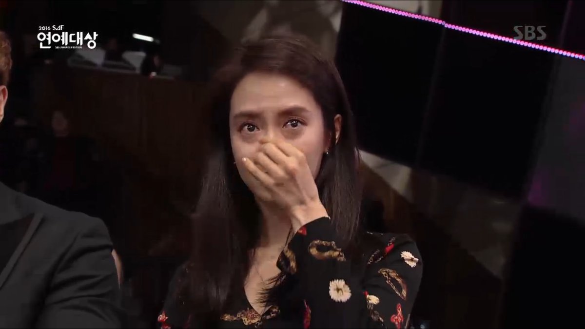 Song Ji Hyo khóc nức nở trong bài phát biểu về Running Man của Lee Kwang Soo - 4