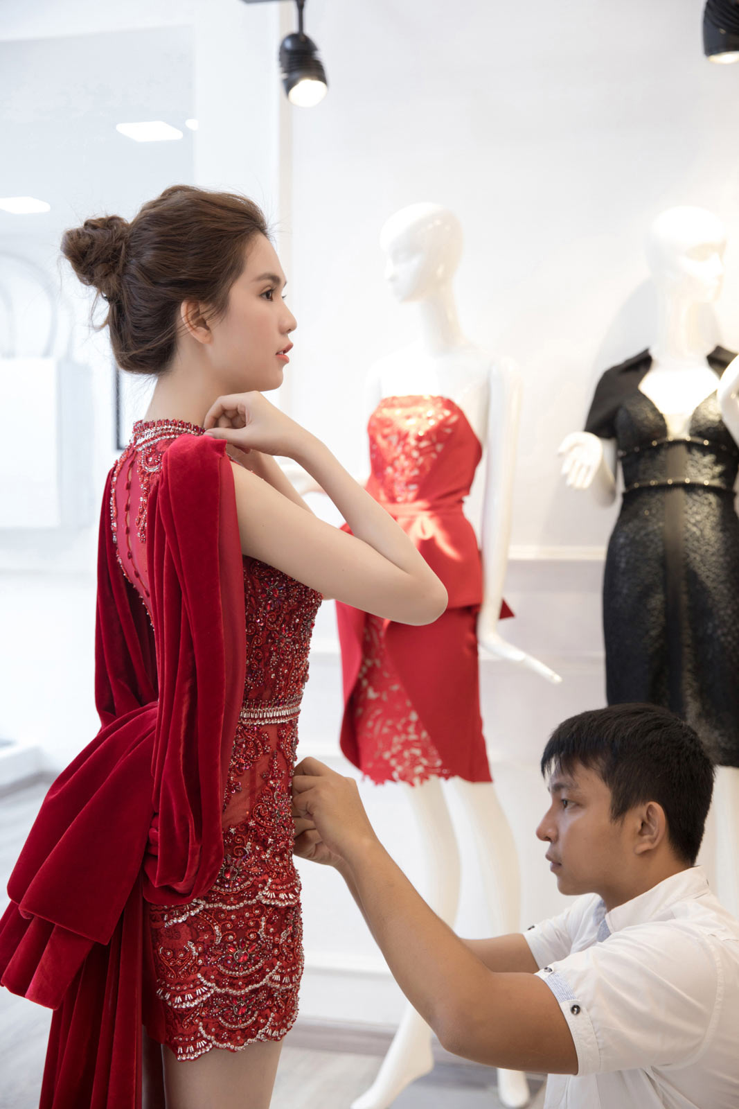 Vừa đám cưới xong, Hari Won đã đụng váy với Ngọc Trinh - 5