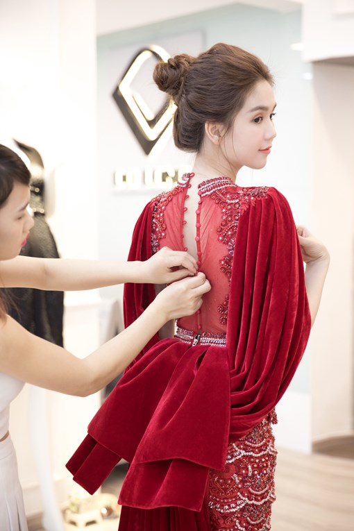 Vừa đám cưới xong, Hari Won đã đụng váy với Ngọc Trinh - 4
