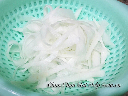 Đơn giản với củ cải trắng xào trứng thơm ngon - 2