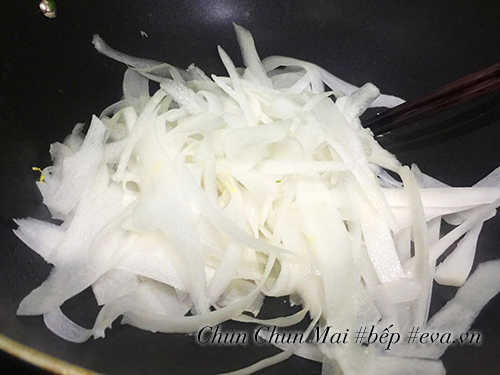 Đơn giản với củ cải trắng xào trứng thơm ngon - 5