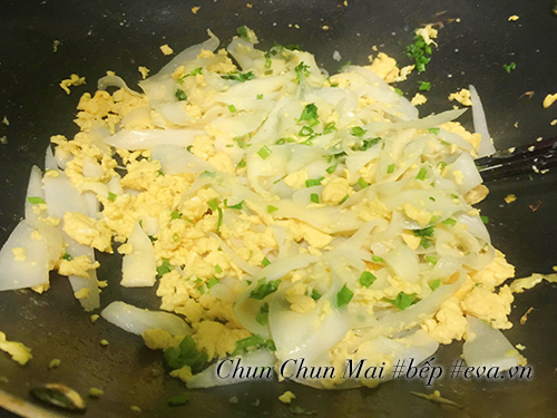 Đơn giản với củ cải trắng xào trứng thơm ngon - 7
