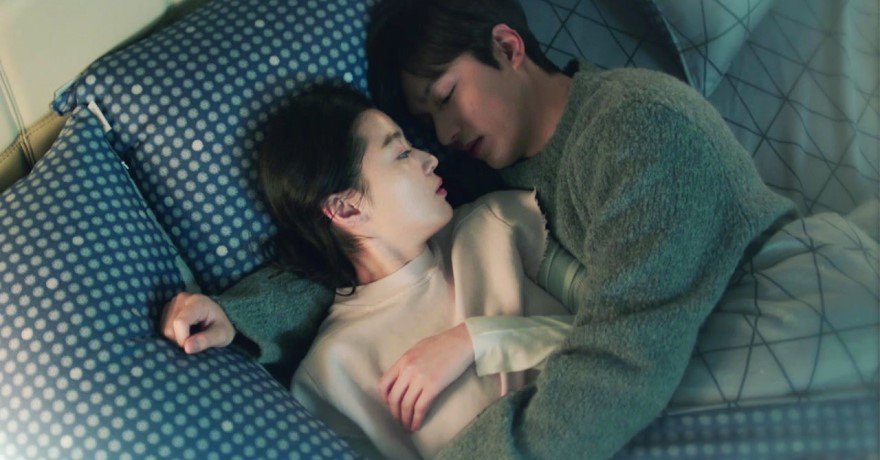 amp;#34;Huyền thoại biển xanhamp;#34;: Jeon Ji Hyun sung sướng ngủ trong vòng tay Lee Min Ho - 1