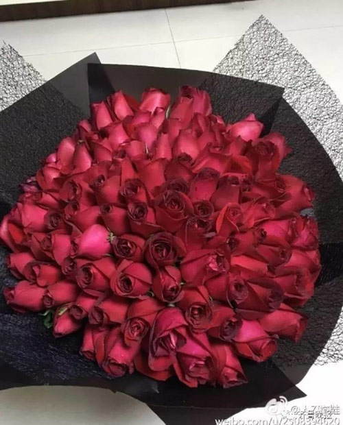 Được bạn trai tặng hoa hồng, cô gái chế biến thành một thứ không ngờ - 1