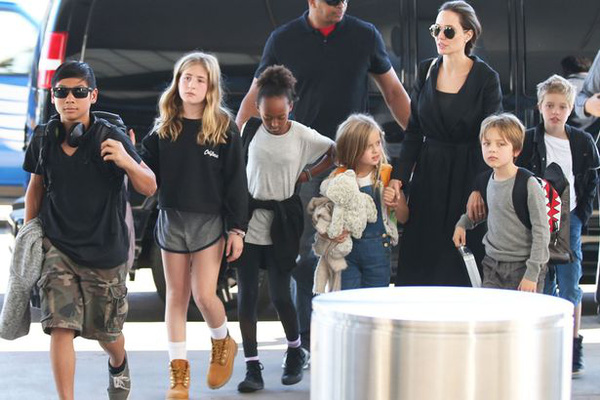 Fan phát hoảng trước tin Angelina Jolie gầy tong teo, tâm lý rối loạn và tự tử - 5