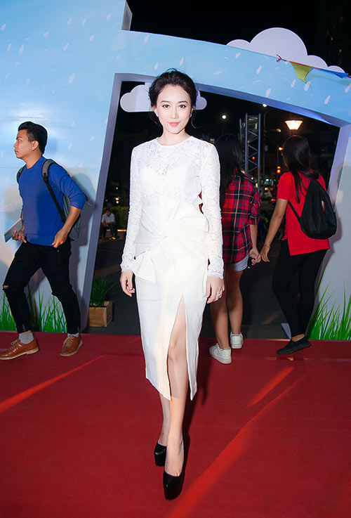 Sau chia tay Trương Ngọc Ánh, Kim Lý thân mật, rạng rỡ bên diễn viên Sứ mệnh trái tim - 2