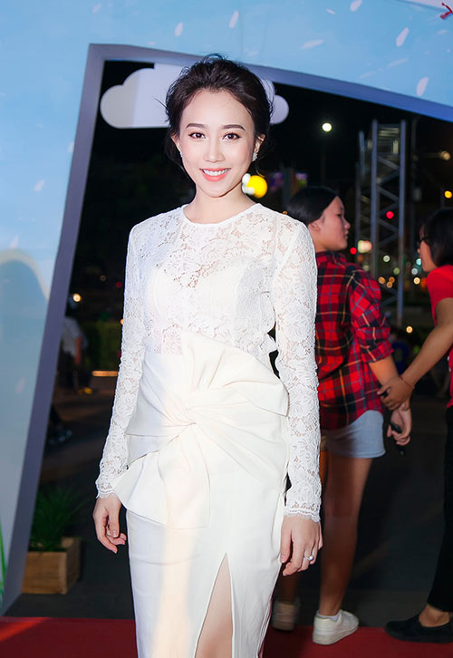 Sau chia tay Trương Ngọc Ánh, Kim Lý thân mật, rạng rỡ bên diễn viên Sứ mệnh trái tim - 3