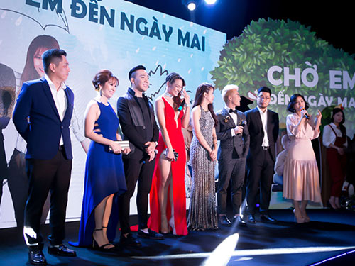 Sau chia tay Trương Ngọc Ánh, Kim Lý thân mật, rạng rỡ bên diễn viên Sứ mệnh trái tim - 5
