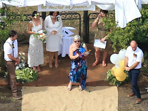 Chân dài Miranda Kerr bất ngờ làm phù dâu trong lễ cưới đồng tính của em trai - 3