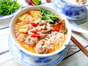 Bún riêu cua chả mực vừa quen vừa lạ chào ngày mới