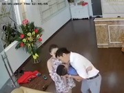 Làm mẹ - Clip ông bố hà hơi, ép ngực, cứu con sốt cao ngừng thở gây bão mạng