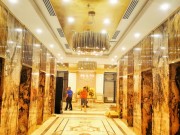 Nhà đẹp - Cận cảnh nội thất gây choáng của khách sạn dát vàng cả bể bơi và toilet ở Đà Nẵng