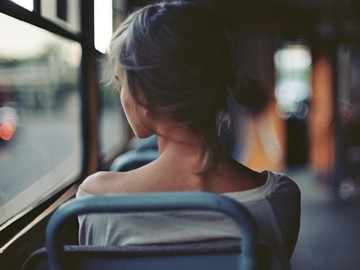 5 dấu hiệu cho biết bạn vẫn đang vương vấn người yêu cũ