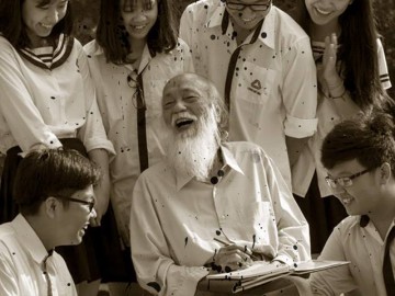 Học trò ứa nước mắt kể lại kỷ niệm về thầy Văn Như Cương