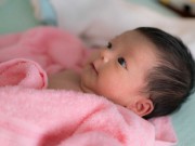 Làm mẹ - Mẹ nên làm gì khi trẻ 1 tháng tuổi bị táo bón?