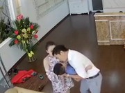 Làm mẹ - Bác sĩ chỉ điểm chưa đúng khi sơ cứu con bị sốt cao của ông bố từng "gây bão" MXH