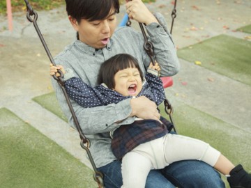 4 nguyên tắc mọi mẹ Nhật đều áp dụng dạy con ở nơi công cộng