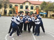 Clip Eva - Nhà trường thử mic, học sinh từ các lớp ùa ra "quẩy tung nóc"