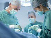 Tin tức - Người phụ nữ nguy kịch sau phẫu thuật gọt cằm: Chuyển bệnh nhân qua Singapore điều trị