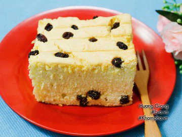 Bánh bông lan nho khô mềm ngon lại dễ làm ai ăn cũng thích