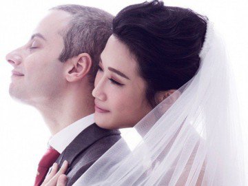 Người mẫu Kha Mỹ Vân chính thức lên xe hoa với chồng Tây vào ngày 9/11