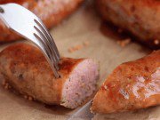 Bếp Eva - 5 tuyệt chiêu giúp xúc xích tự làm ngon bất bại, không bao giờ lo bị bục