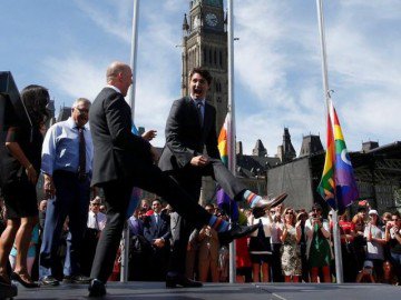 Bí mật sau những đôi tất kì lạ của Thủ tướng Canada điển trai