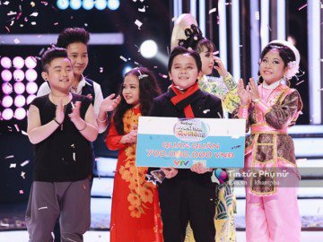 Cậu bé "Ốc mỡ" Thụy Bình đoạt ngôi Quán quân Gương mặt thân quen nhí 2017 với giải 700 triệu