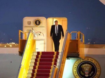 Tổng thống Mỹ Donald Trump đã đến Hà Nội