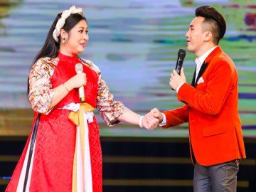 Hồng Vân khiến khán giả sặc cười vì 'chuyện tình trong bụi chuối' với trai trẻ Dương Ngọc Thái