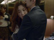 Ác mộng lấy chồng cuồng ghen: Đi tắm 30 phút cũng phải cầm điện thoại để nghe