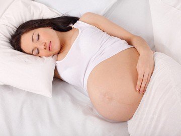 Bà bầu nằm nghiêng bên phải có làm sao không?