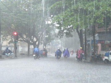 Bão số 14 giật cấp 11 cách bờ biển Nam Trung Bộ 450km, đêm nay nhiều nơi có mưa to