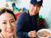 Giải trí - Bắt gặp vợ chồng Chung Tử Đơn đến Hội An ăn đặc sản Việt Nam
