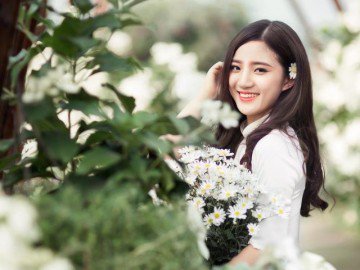 Trang điểm với áo dài để xuống phố cùng cúc họa mi thôi các nàng ơi