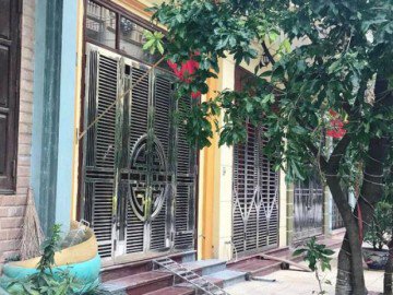Mẹ bé 1 tháng bị bạo hành: "Không hiểu lý do gì bà giúp việc trút giận vào con tôi?"