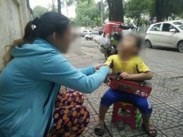 Mẹ bé bị bảo mẫu đánh: “Bác sĩ nói con bị rối loạn ám ảnh sợ, la hét liên tục