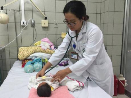 Vụ 4 trẻ sơ sinh tử vong ở Bắc Ninh: Bé nặng nhất chuyển lên Bạch Mai giờ ra sao?