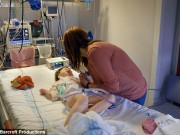 Làm mẹ - Mắc phải "lời nguyền" từ khi chào đời, bé gái 3 tuổi có thể ra đi bất kì lúc nào