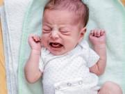 Làm mẹ - Trẻ sơ sinh bị sôi bụng và đi ngoài do đâu?