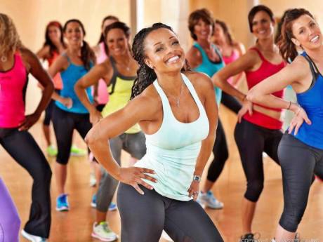 Dậy sớm 30 phút tập zumba để có thân hình chuẩn dáng đồng hồ cát