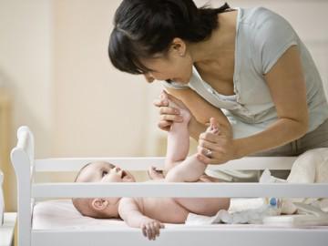 Mẹ nên làm gì khi trẻ bị ngứa vùng nhạy cảm?