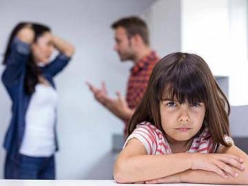 Sau cuồng ghen của cha mẹ, những đứa con sẽ ra sao?