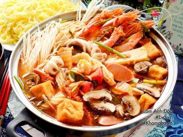 Cách nấu lẩu kim chi hải sản Hàn Quốc chua cay ngon đúng vị