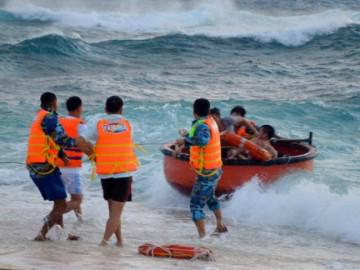 Cập nhật cơn bão số 16: Bão giật cấp 15 đã đổ bộ Quần đảo Trường Sa, mưa dữ dội