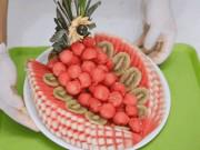 Bếp Eva - Tết Dương lịch chị em trổ tài bày hoa quả đơn giản mà đẹp mắt, người người đều mê