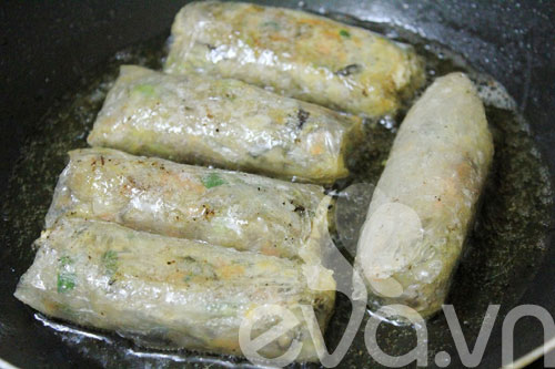 Tết truyền thống với nem rán giòn rụm