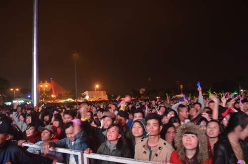 Không khí hân hoan chào đón năm mới 2015 trên cả nước - 3