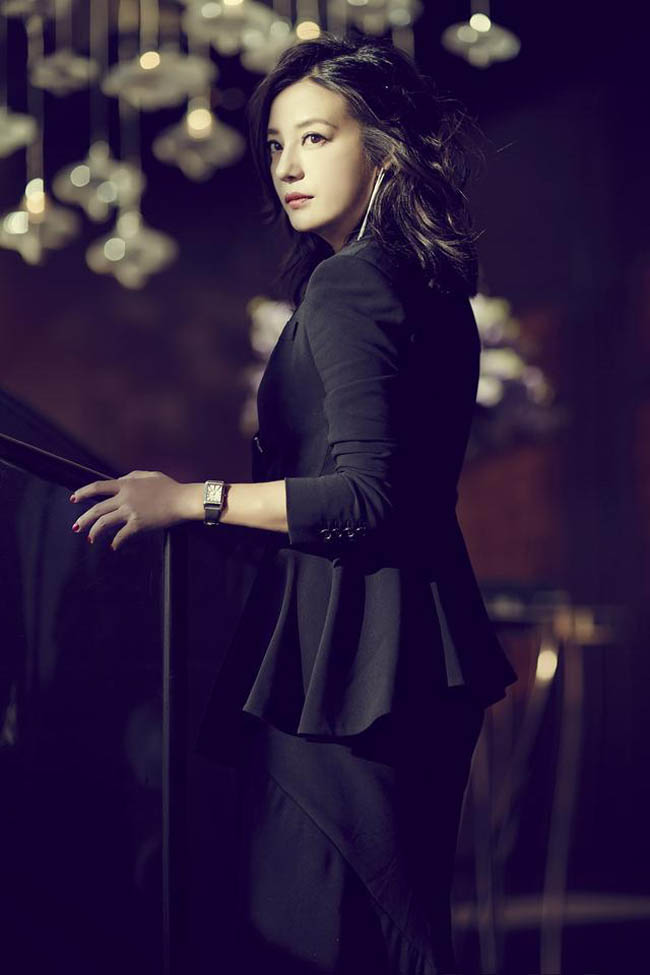 Triệu Vy là nữ diễn viên hay diện vest nhất trong Cbiz. Từ cuộc sống thường ngày, dự sự kiện hay tham gia ghi hình, người đẹp đều thích mặc vest.
